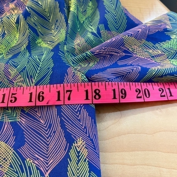 American Eagle 100% Polyester blouse - Picture 7 of 8